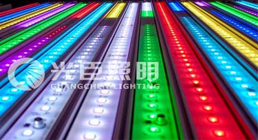 越來越多人選擇光臣照明DMX512護(hù)欄管 效果太明顯了!